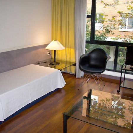 Apartamentos Descartes Barcelona Exteriör bild