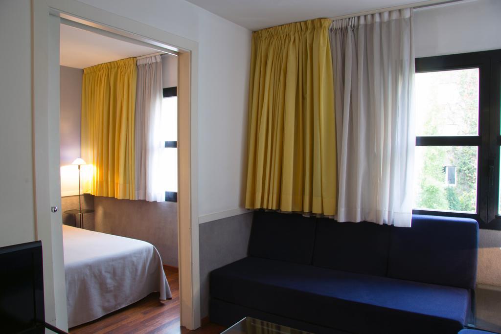 Apartamentos Descartes Barcelona Exteriör bild