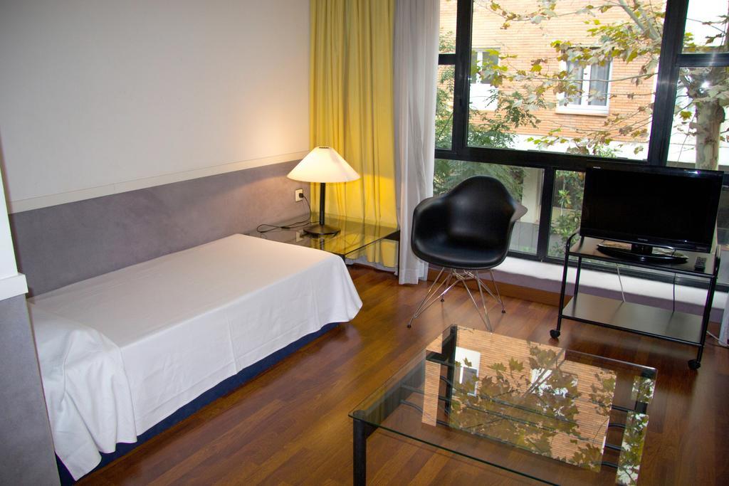 Apartamentos Descartes Barcelona Exteriör bild