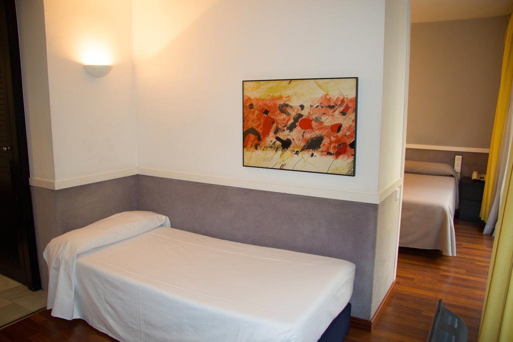 Apartamentos Descartes Barcelona Exteriör bild