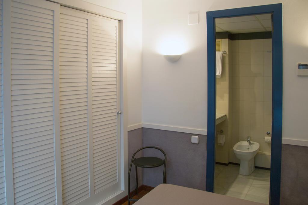 Apartamentos Descartes Barcelona Exteriör bild