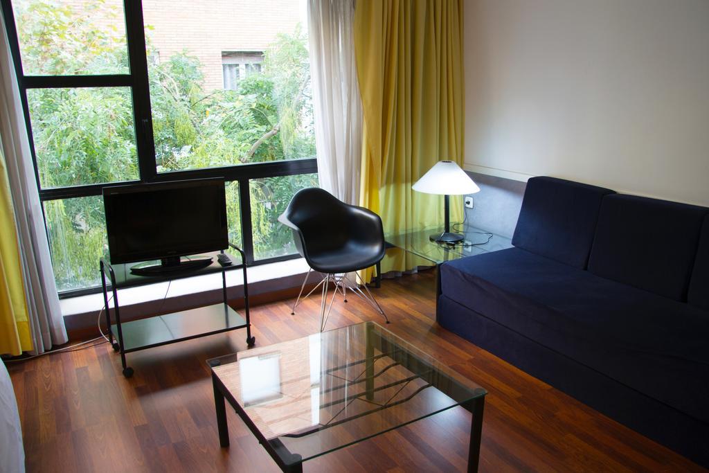 Apartamentos Descartes Barcelona Exteriör bild