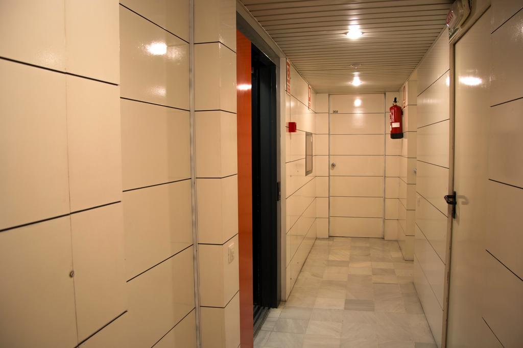 Apartamentos Descartes Barcelona Exteriör bild