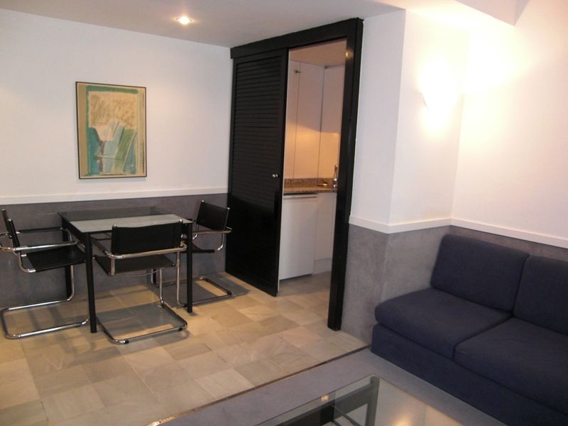 Apartamentos Descartes Barcelona Rum bild