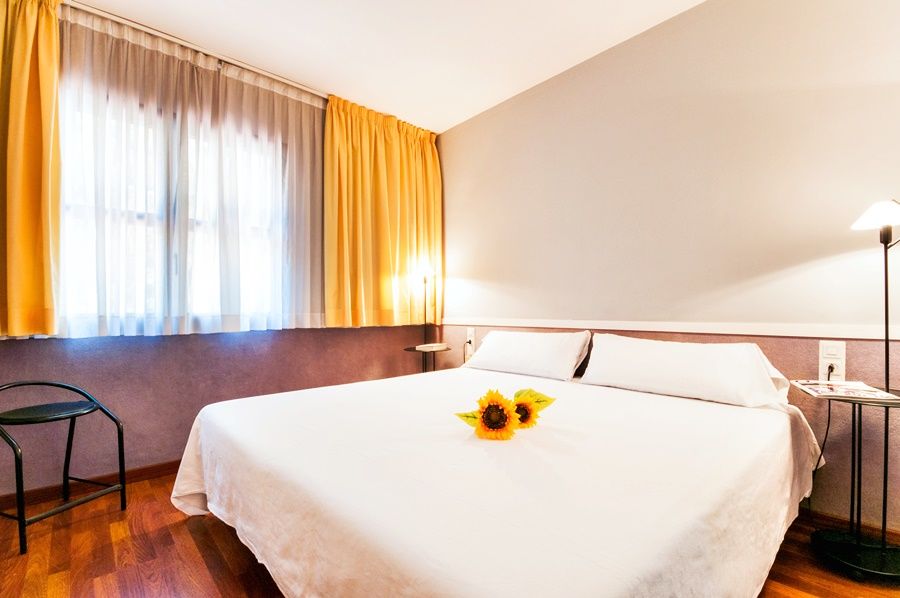 Apartamentos Descartes Barcelona Exteriör bild