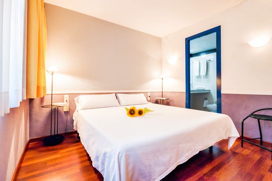 Apartamentos Descartes Barcelona Exteriör bild