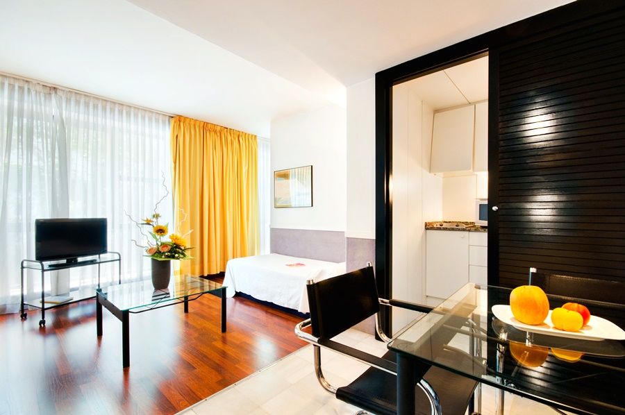 Apartamentos Descartes Barcelona Exteriör bild