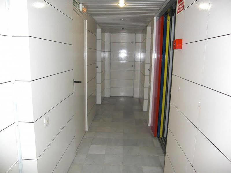 Apartamentos Descartes Barcelona Exteriör bild