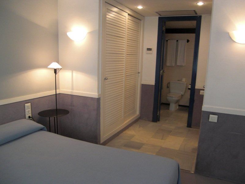 Apartamentos Descartes Barcelona Exteriör bild